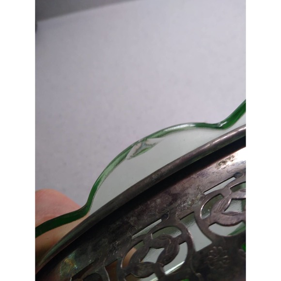 Vintage green depression glass divided relish tray with metal holder - Picture 7 of 9